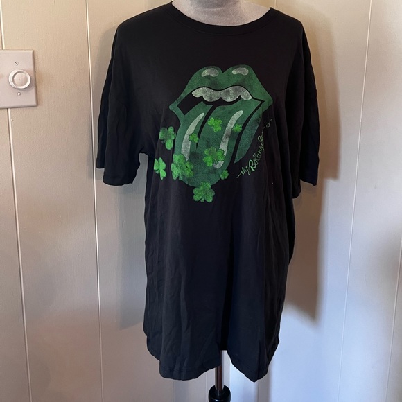 NWT St. Patrick’s Day Rolling Stones T-Shirt, S/M - Picture 1 of 3